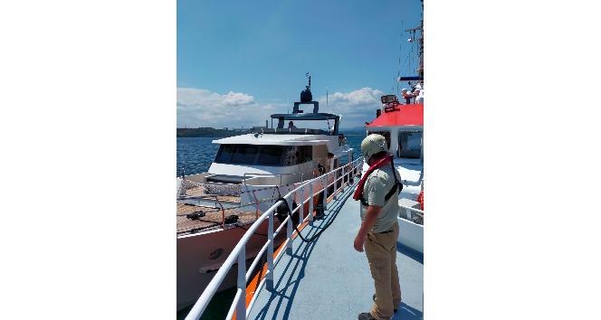 Çanakkale açıklarında sürüklenen teknedeki 5 kişi kurtarıldı