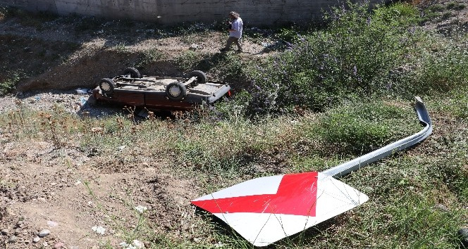 Otomobil 20 metrelik uçurumdan dere yatağına yuvarlandı: 1 yaralı