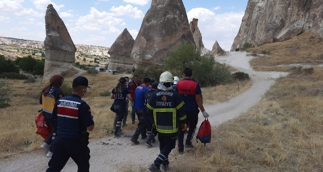 10 metre yüksekten düşerek kayalıklara sıkışan turisti AFAD ekipleri kurtardı