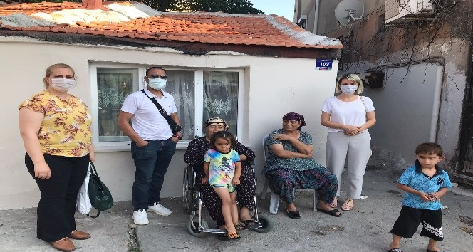 AK kadınlardan yaşlılara ziyaret