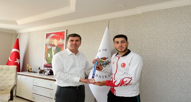 Kick Boks Şampiyonasın’da Türkiye birincisi oldu