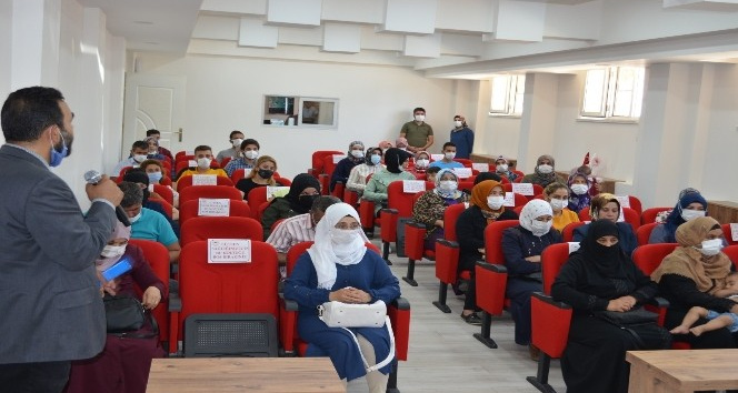 215 adet kursiyer sertifikalarını aldı