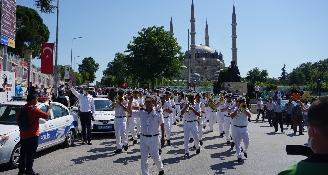 Kırkpınar Ağası Seyfettin Selim kent girişinde davul zurnayla karşılandı