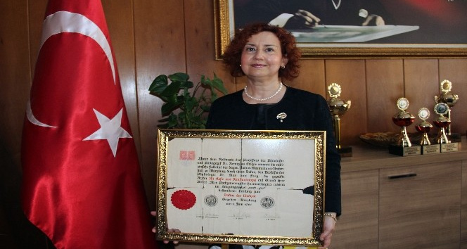 Türkiye’nin ilk Türk kadın doktorunun diploması Giresun Üniversitesi’ne bağışlandı