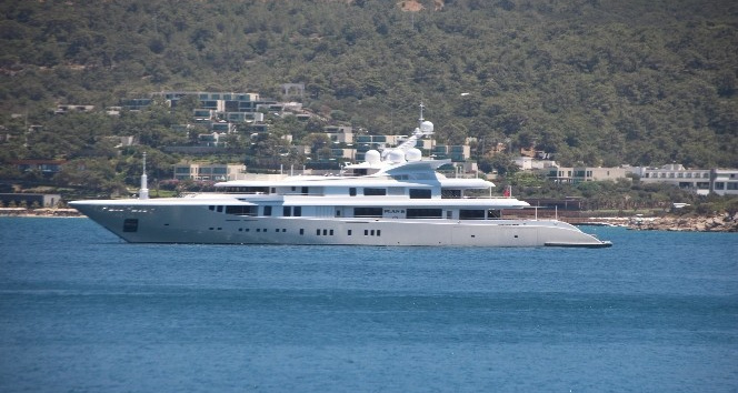 Lüks yatlar Bodrum’a gelmeye başladı