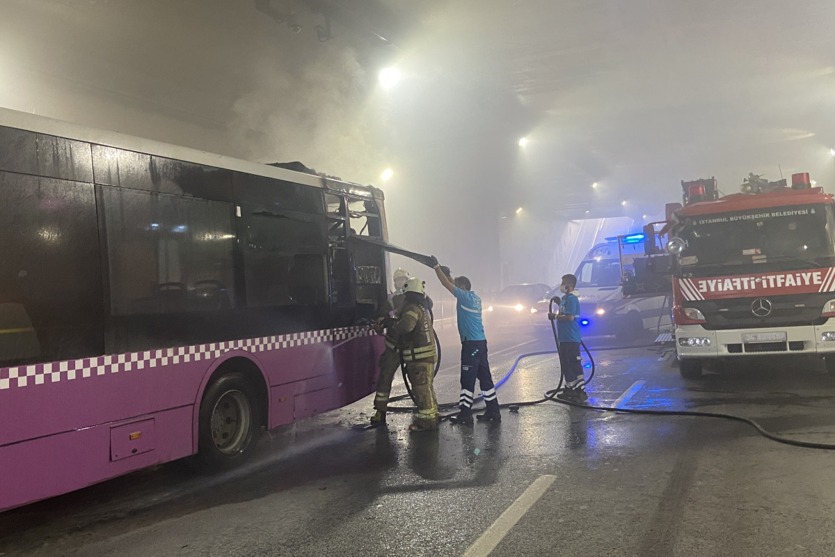 Taksim tünelinde otobüs yangını