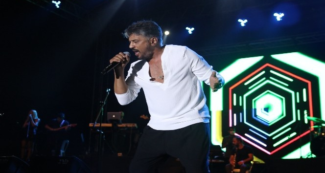 Emre Altuğ Kocaeli’yi coşturdu