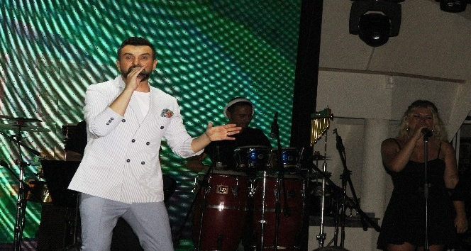 2 yıldır sahneye çıkmayan Gökhan Tepe sanat hayatının 25’inci yılını kutladı