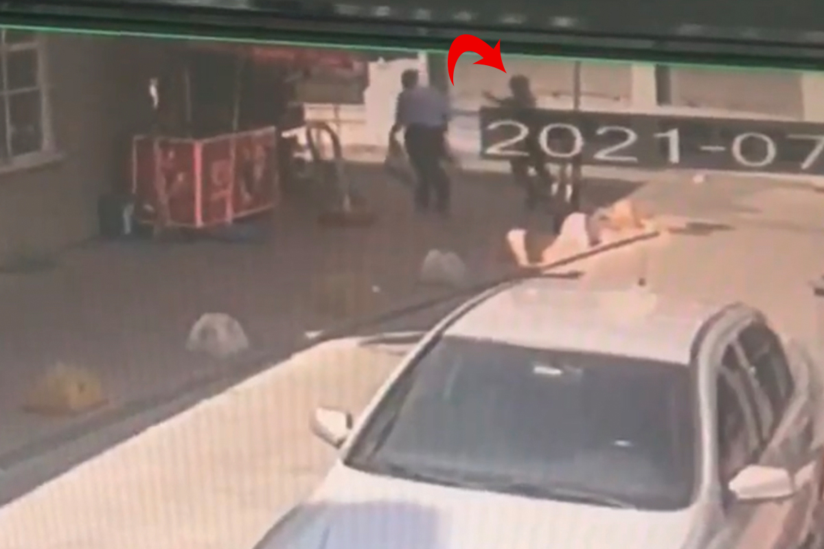 Beyoğlu’nda bakkalda silahlı saldırı anları kamerada