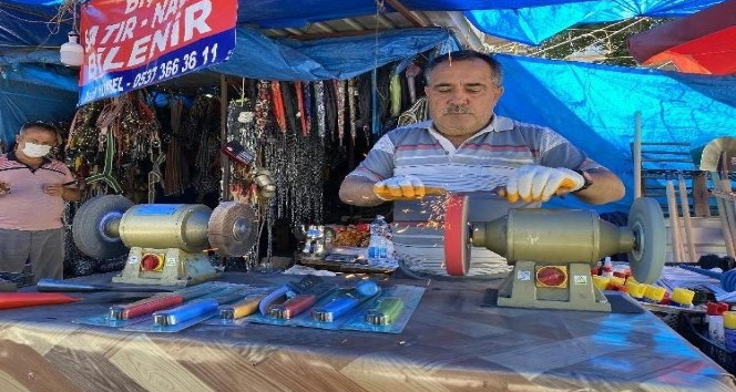 Bıçakçılar Kurban Bayramı için tezgahlarını kurdu