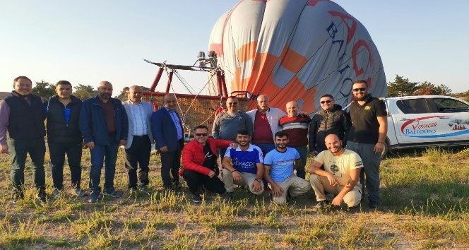 Termal otel genel müdürleri 3 bin yıllık vadiyi sıcak hava balonuyla keşfetti