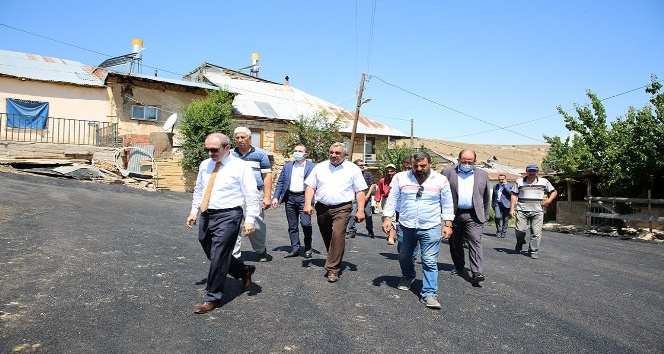 Vali Epcim, Aydıncık köyünde asfalt çalışmalarını inceledi