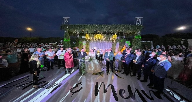 Şehit çocuğu ve kanaat önderi görkemli bir düğünle dünya evine girdi