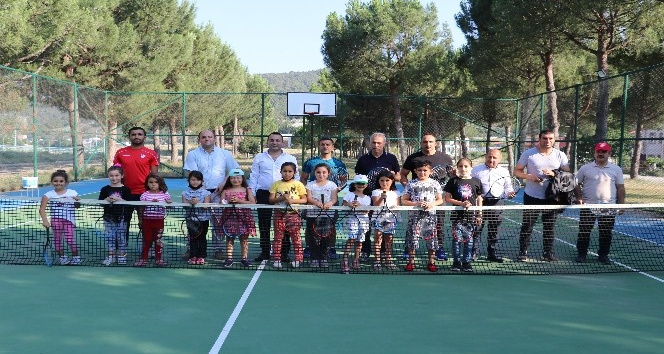Taşova’nın ilk tenis kortu açıldı
