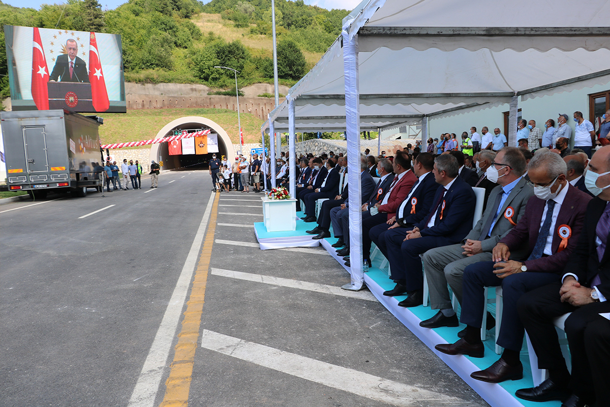 Cumhurbaşkanı Erdoğan Ankara&#039;dan katıldı, Bartın yolu görkemli törenle açıldı