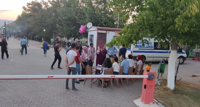 Pazarcık’ta vatandaşlar pazarda ve parkta randevusuz aşı oldu