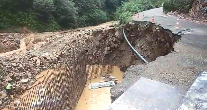Giresun’da sağanak yağış hayatı olumsuz etkiledi