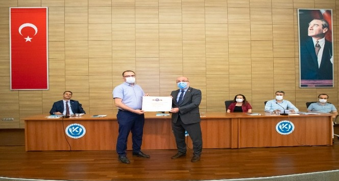 Kayseri Üniversitesi’ne engelsiz üniversite işareti olan ’Turuncu Bayrak’ ödülü