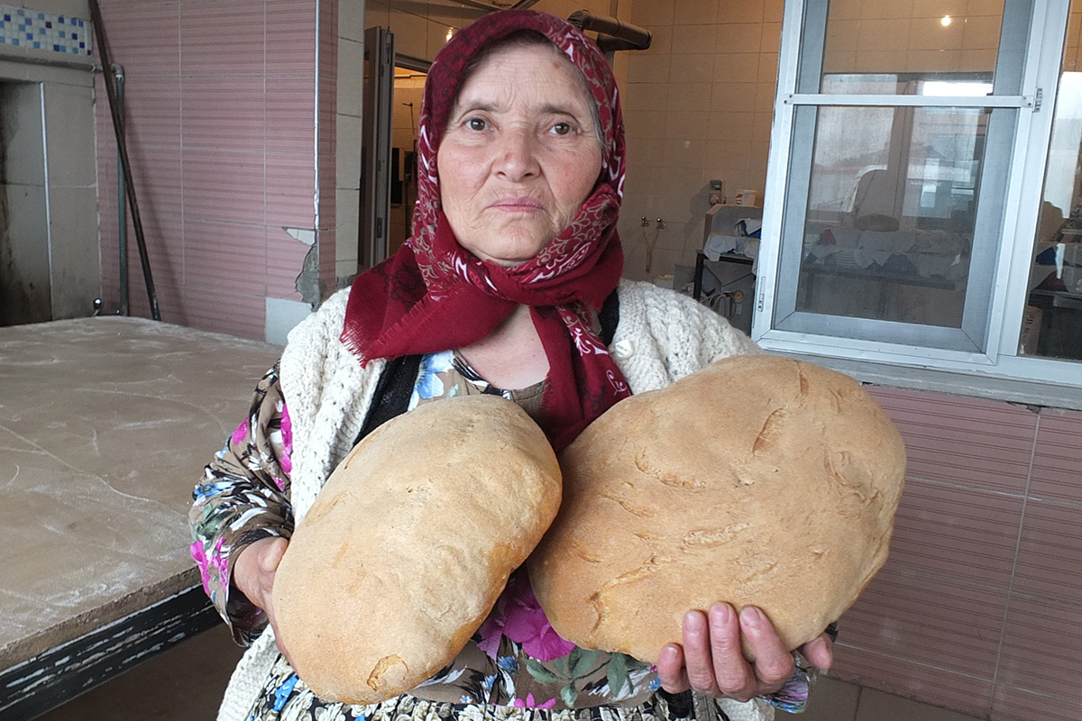 Çevresine satarak başladı şimdi ekmek imparatoru oldu