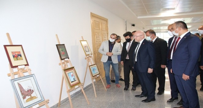 Üniversitede “15 Temmuz Karma Sergisi” açıldı