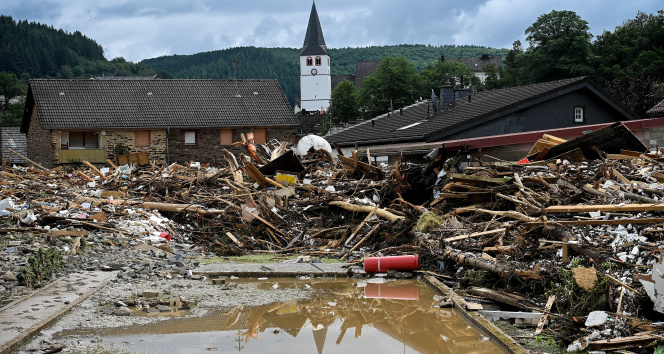Almanyadaki sel felaketinde can kaybı 59a yükseldi