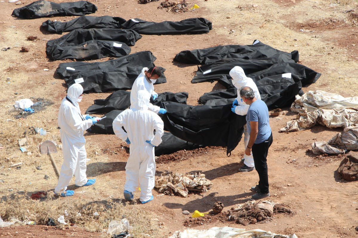 Afrin’de toplu mezardan çıkan ceset sayısı 68’e yükseldi