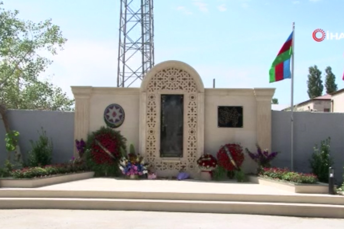 Azerbaycanlı gazilerden Tovuz çatışmalarında şehit düşen Tümgeneral Haşimov’a vefa