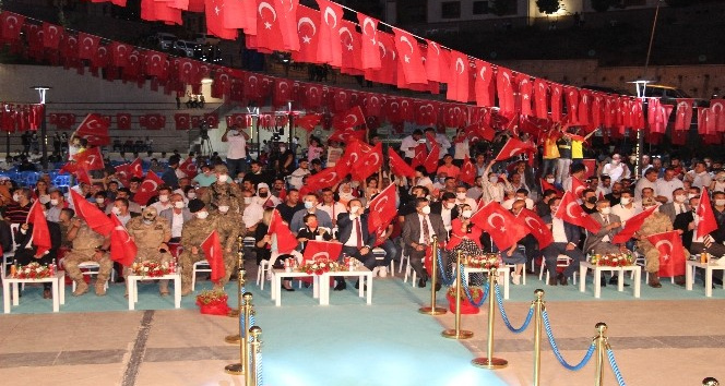Şırnak’ta demokrasi nöbetine binlerce kişi katıldı
