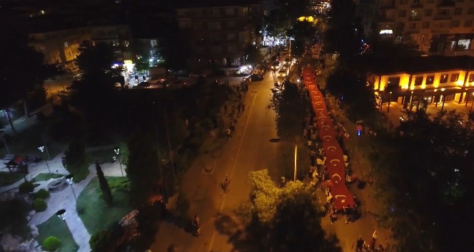 Kırıkkale’de 71 metrelik dev Türk bayrağı ile demokrasi yürüyüşü