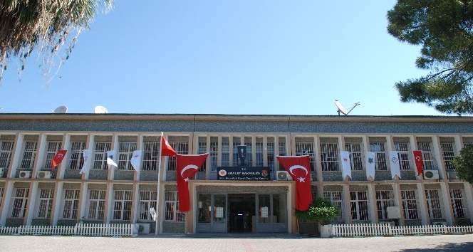 Bir dönem sona erdi: 62 yıllık Buca Cezaevi resmen kapatıldı