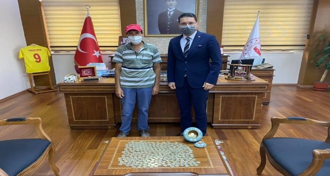 Biriktirdiği 15 Temmuz anısı paralarını bağışladı