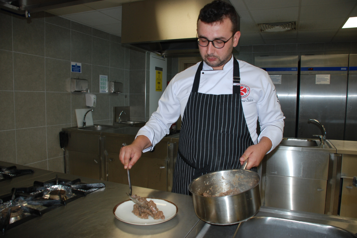 Bayrama özel kavurma ve soğuk baklava tarifi