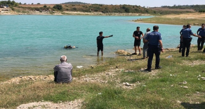 Ailesiyle piknik yaparken göle giren küçük çocuk boğuldu