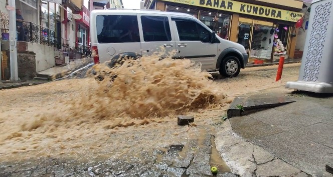 Gümüşhane’de kuvvetli sağanak etkili oldu