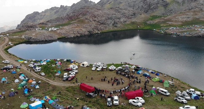 Terörden arındırılan Cilo Sat Buzul Gölleri festival alanına dönüştü