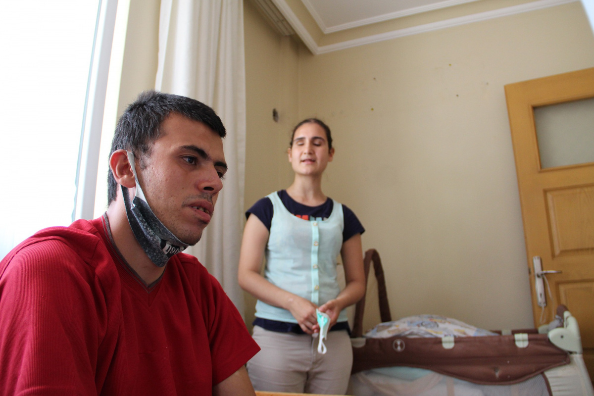 Polisin evde bitkin halde bulduğu 4 çocuk devlet korumasına alındı, anne ve baba kendini savundu