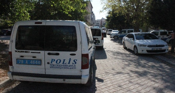 Eşini ayaklarından vurdu, aynı silahla intihar etti