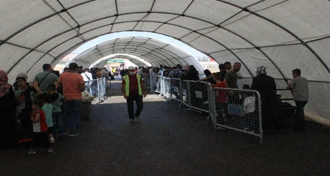 21 bin 500 Suriyeli bayram için ülkesine gitti