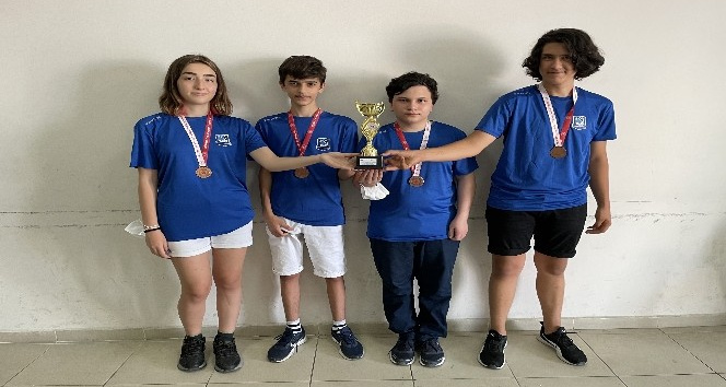 Yunusemreli satranççılar sezonun ilk kupasını aldı