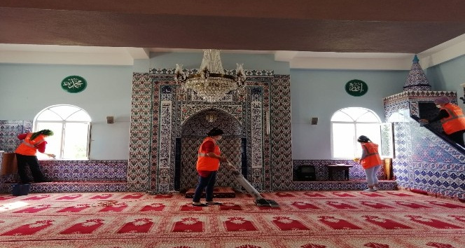 Altınordu’da ibadethaneler bayrama hazırlandı