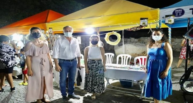 Başkan Atabay, yoğun ilgi gören takı stantlarını gezdi