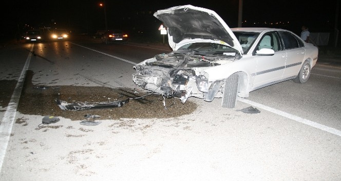 Konya’da hafif ticari araç ile otomobil çarpıştı: 1 yaralı