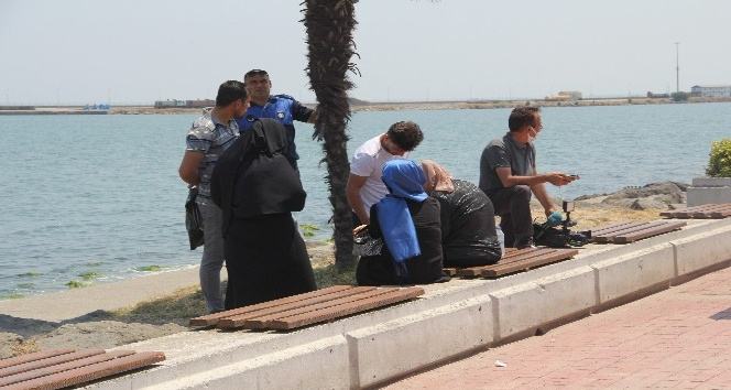 Samsun’da denizde intihara kalkışan kadını zabıta ve vatandaşlar kurtardı