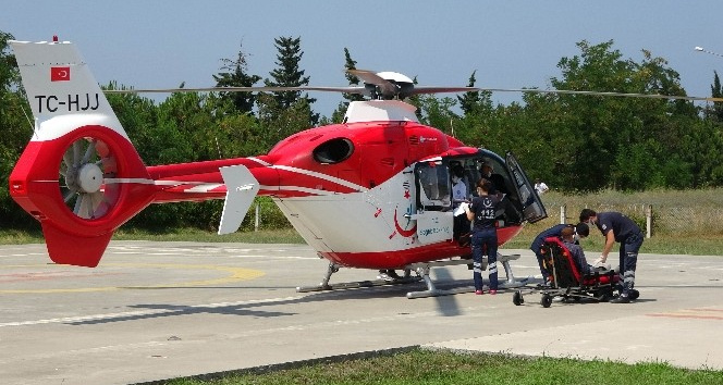 Düşerek yaralanan yaşlı adam ambulans helikopterle hastaneye sevk edildi