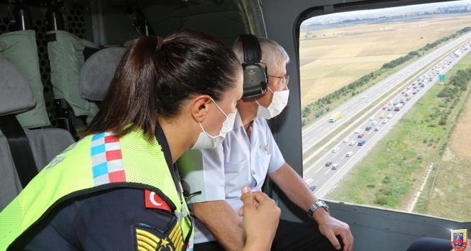 Jandarma Genel Komutanı Çetin, helikopterle trafik denetimi yaptı