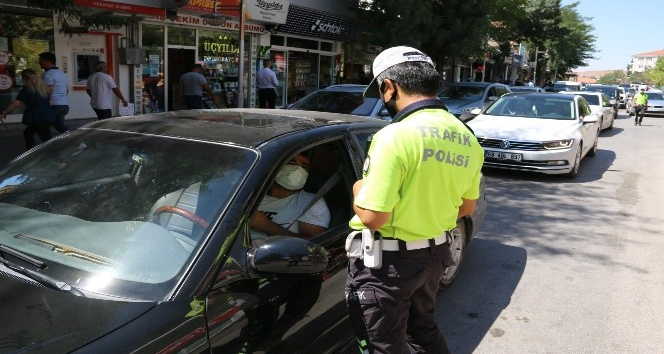 Aksaray’da yoğun trafiğe polisten sıkı denetim