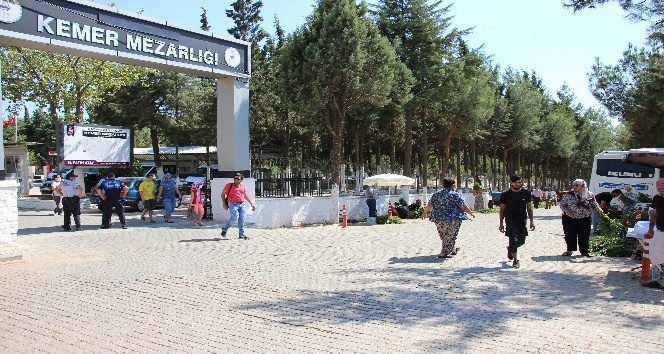 Kurban Bayramı öncesi Aydın’da mezarlıklar ziyaretçilerle doldu