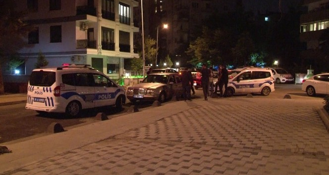 Kadıköy’de iki araç kundaklandı