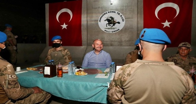Cumhurbaşkanı Erdoğan, Şehit Jandarma Uzman Çavuş Tuncay Arslan Üs Bölgesi’ndeki askerin bayramını kutladı