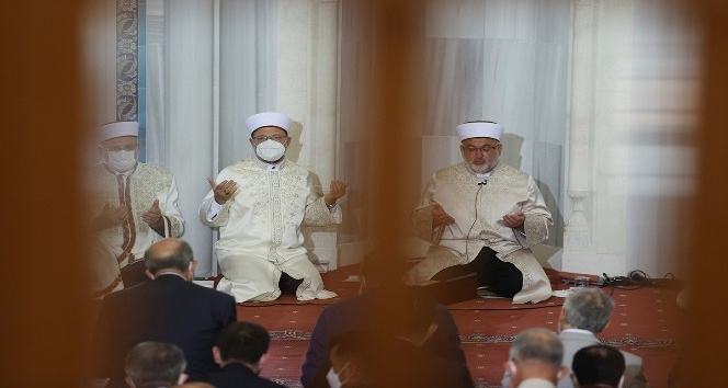 Diyanet İşleri Başkanı Erbaş, Hala Sultan Camii’nde bayram hutbesi irad etti